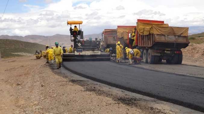 El kilómetro de carretera en América Latina cuesta siete veces más que